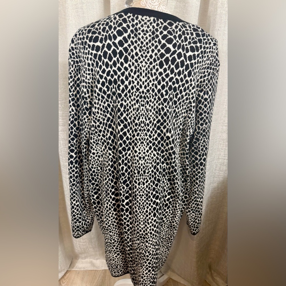 Isaac Mizrahi Live Cardigan Women’s 2X Black White Geometric Button Front - Picture 5 of 10
